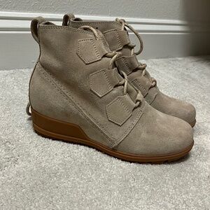New Women's Sorel lace Wedge waterproof boot size 7.5